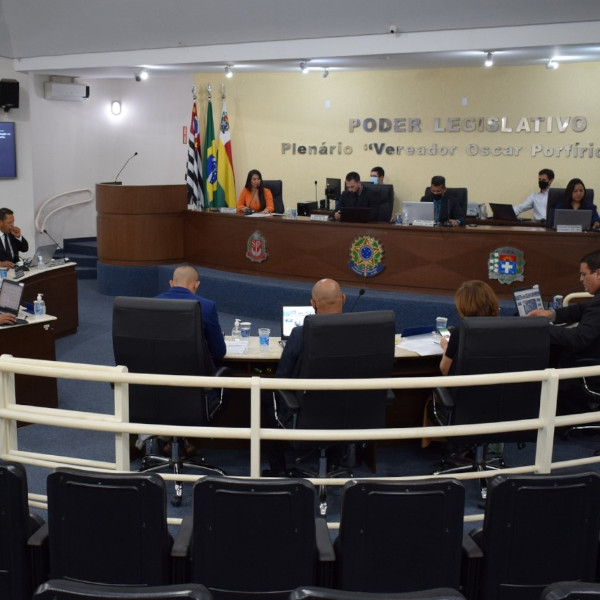 Vereadores aprovam sete projetos do prefeito Antian