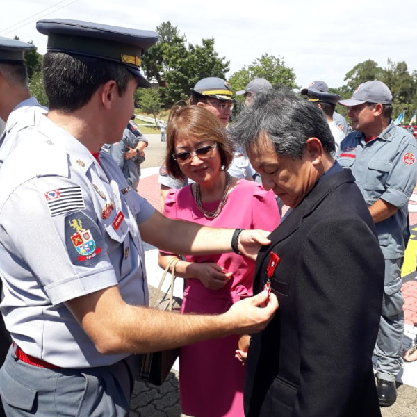 Prefeito Antian é homenageado com a medalha Centenário do Corpo de Bombeiros