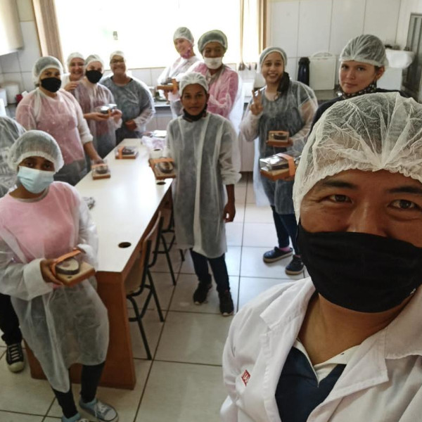 CRAS III tem curso de fabricação de ovos de Páscoa
