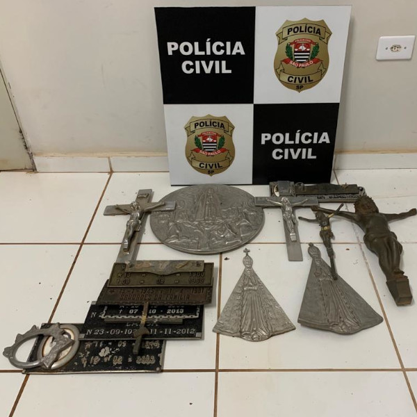 Polícia Civil recupera placas, crucifixos e imagens subtraídas no Cemitério de Iepê