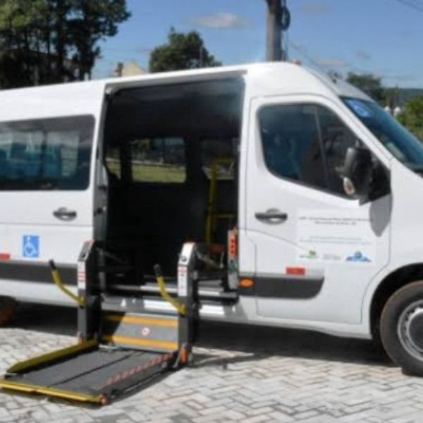 Paraguaçu Paulista é beneficiada com van adaptada para a Saúde
