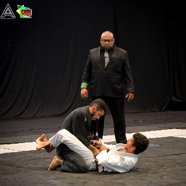 Atletas de Paraguaçu participam de competições de jiu jitsu e trazem medalha de prata