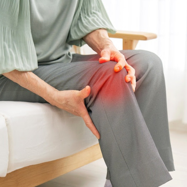 Queda na temperatura pode intensificar dores no joelho e quadril em pessoas com artrose