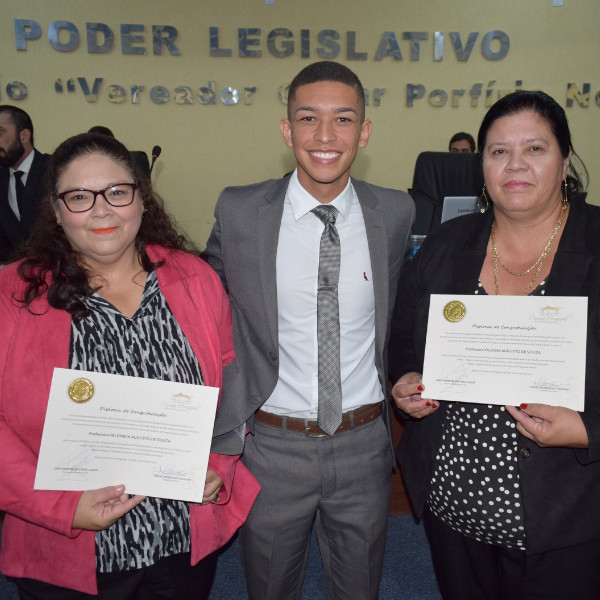 Câmara de Paraguaçu parabeniza professoras paraguaçuenses