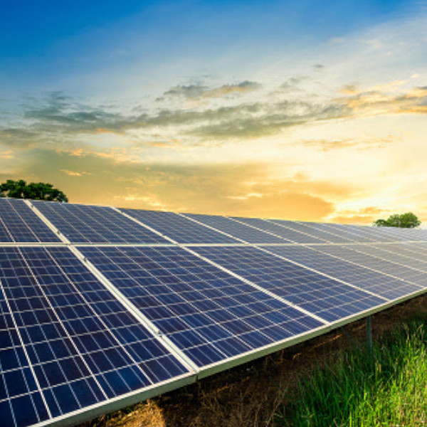 Energia solar no mundo entra na era do terawatt e Brasil é um dos principais destaques
