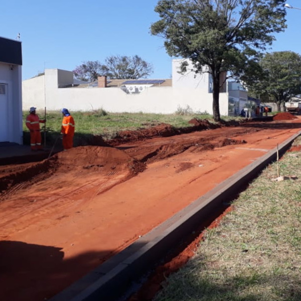 Iniciada pavimentação em avenida de Paraguaçu