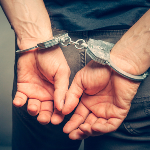 Homem com mandado de prisão em aberto se entrega na Polícia Civil de Paraguaçu