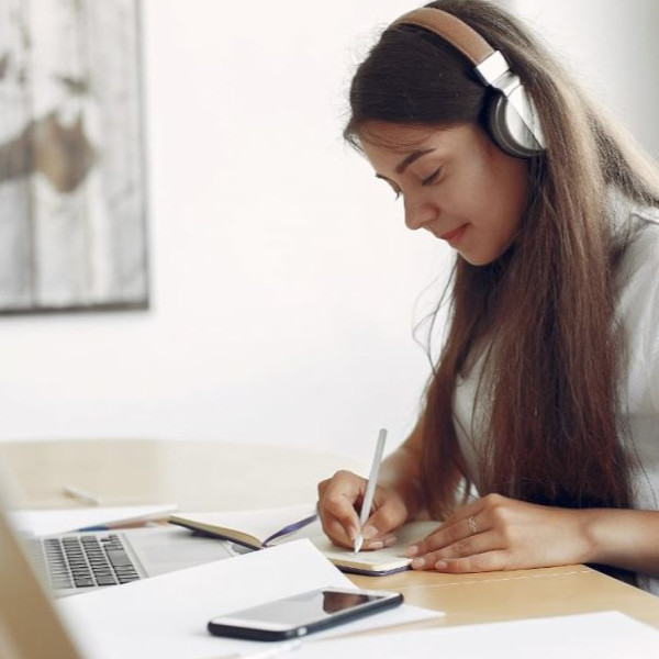 Curso on-line sobre acessibilidade para estudantes com deficiência auditiva abre inscrições