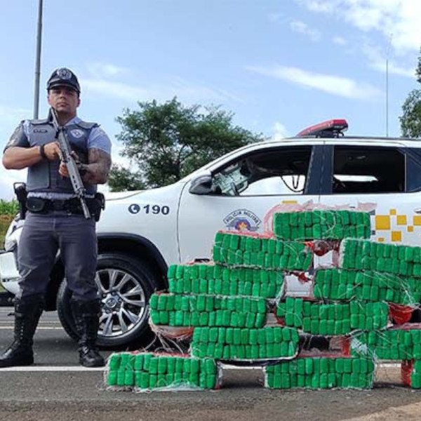Polícia Rodoviária apreende cerca de 200 quilos de maconha na região