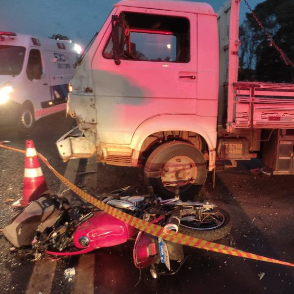 Rapaz de 24 anos morre em acidente na SP-294 
