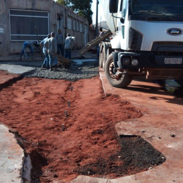 Prefeitura conclui mais um sarjetão em Paraguaçu