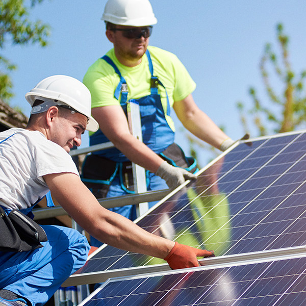 Geração própria de energia solar deve baratear a conta de luz em 5,6% na próxima década