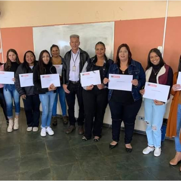 Alunas do curso de caldeireiro traçador recebem certificados