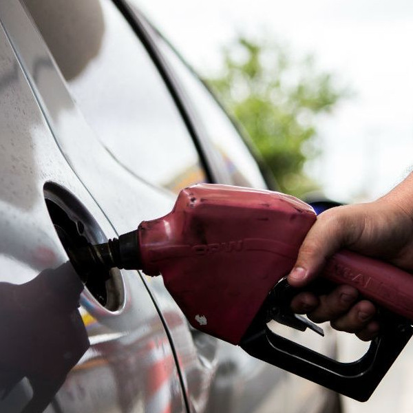 Preço da gasolina deve baixar 50 centavos nas bombas a partir do dia 1º de julho com redução do ICMS