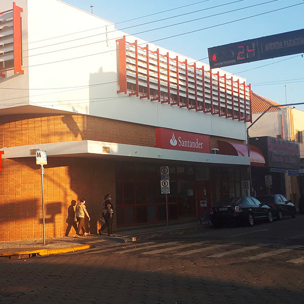 Santander amplia horário de atendimento em duas horas