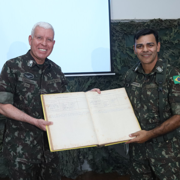 Tiro de Guerra de Paraguaçu recebe visita do ministro do Superior Tribunal Militar, General Carvalho