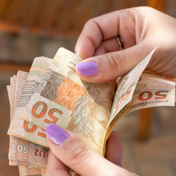 Congresso aprova salário mínimo de R$ 1.294 para 2023