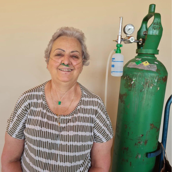 Família faz “Vakinha” para comprar aparelho de oxigênio para mãe que tem doença rara
