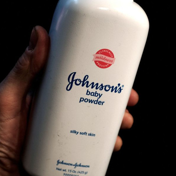 Johnson & Johnson suspende venda de talco para bebês a partir de 2023