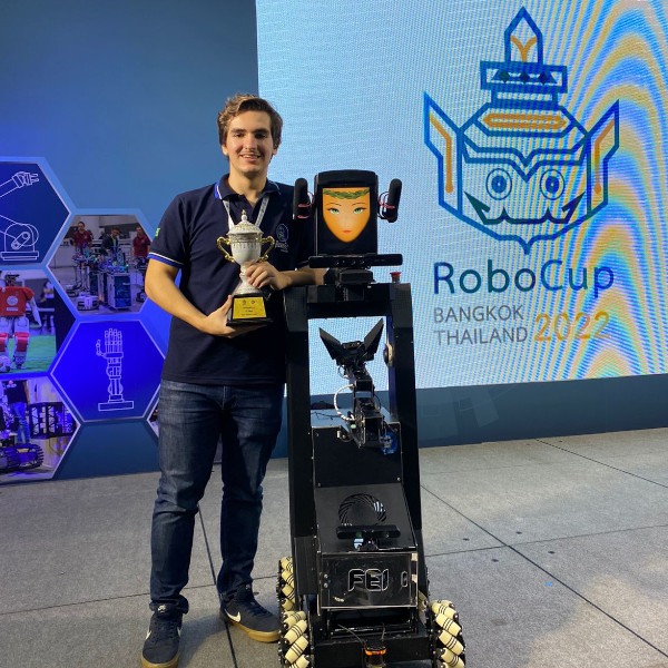 Paraguaçuense vence concurso mundial de robótica na Tailândia