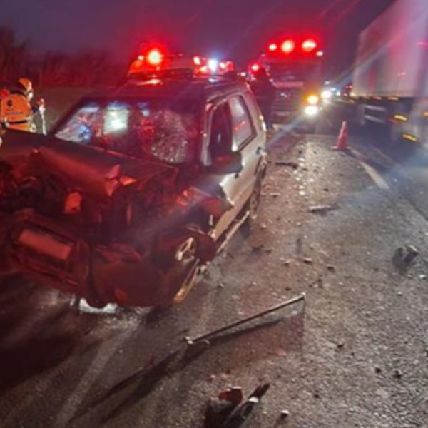 Motorista morre ao atingir traseira de caminhão de Paraguaçu Paulista na Raposo Tavares