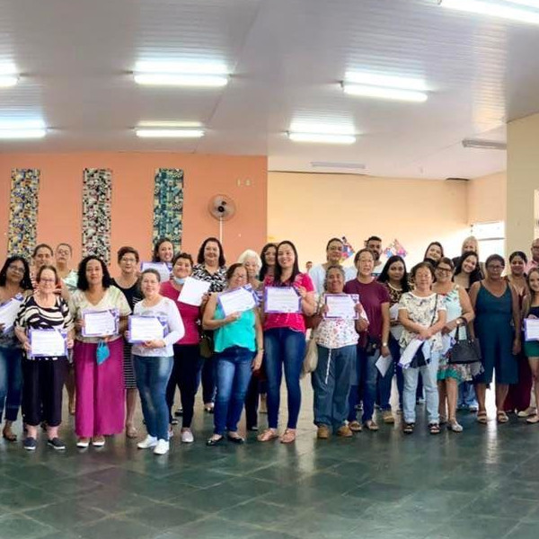 Prefeitura entrega certificados de cursos realizados no Espaço Qualifica