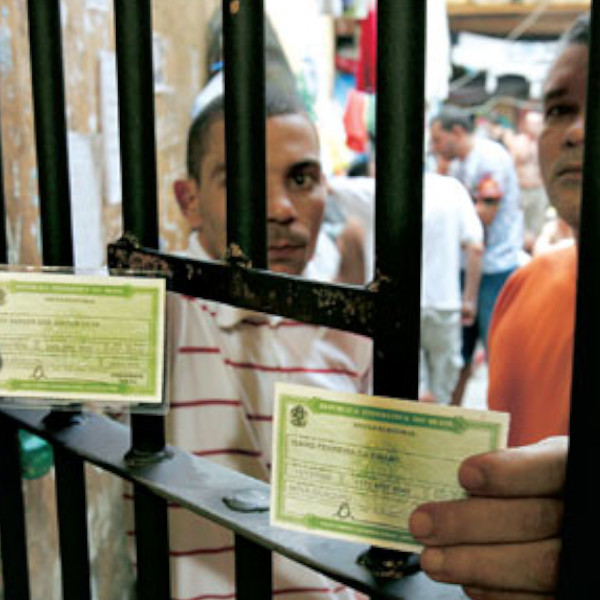 Seções especiais garantem acesso ao voto a presos provisórios e jovens internos