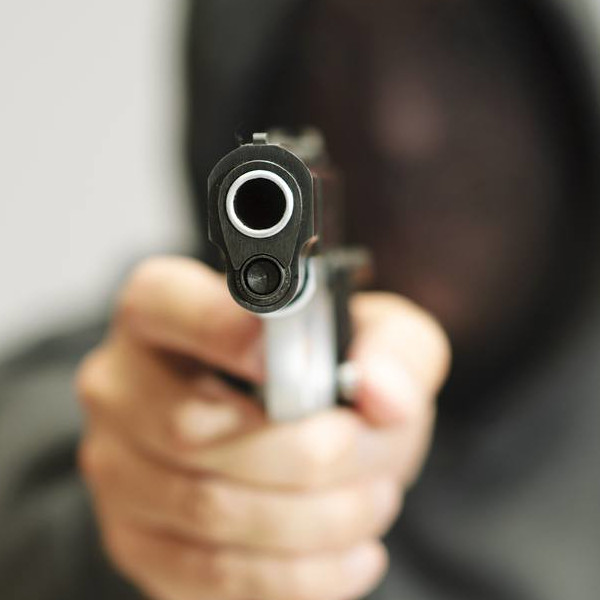 Vítima de tentativa de homicídio, homem é alvo de quatro tiros na cabeça e é esfaqueado, em Iepê