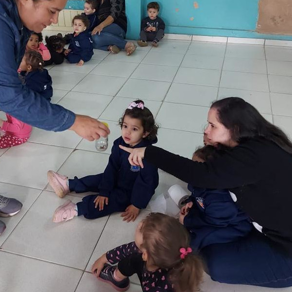 Agentes de endemias e de Saúde visitam escola de Paraguaçu para prevenção contra escorpião
