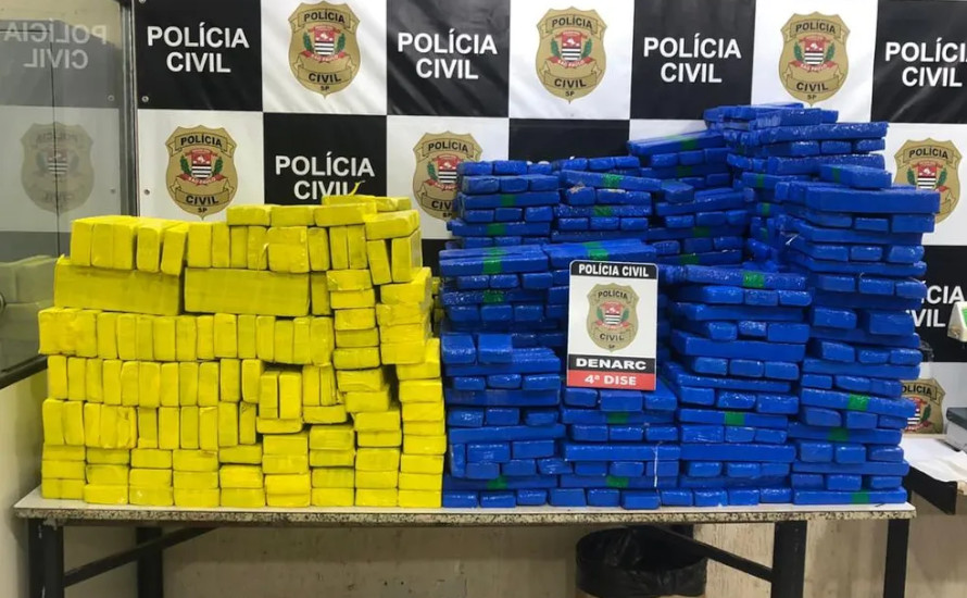 Polícia apreende 1 tonelada de maconha escondida dentro de carro de luxo