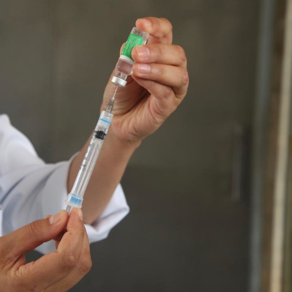 Saúde recebe doses da Coronavac para a vacinação de crianças