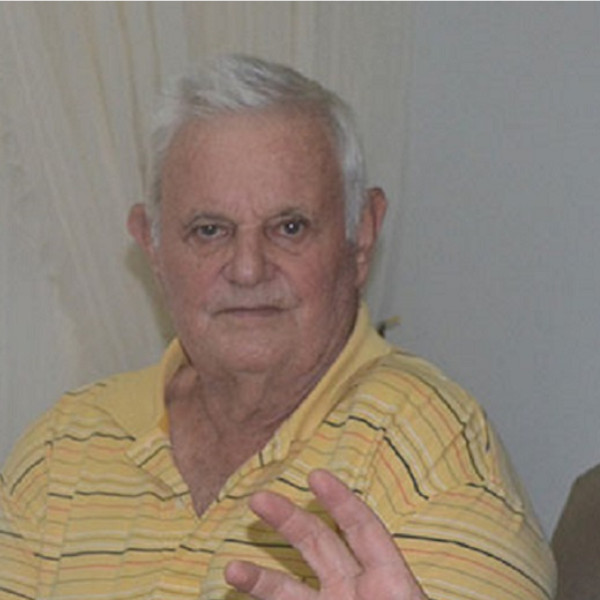 Ao fazer manobra com caminhão, filho mata pai acidentalmente