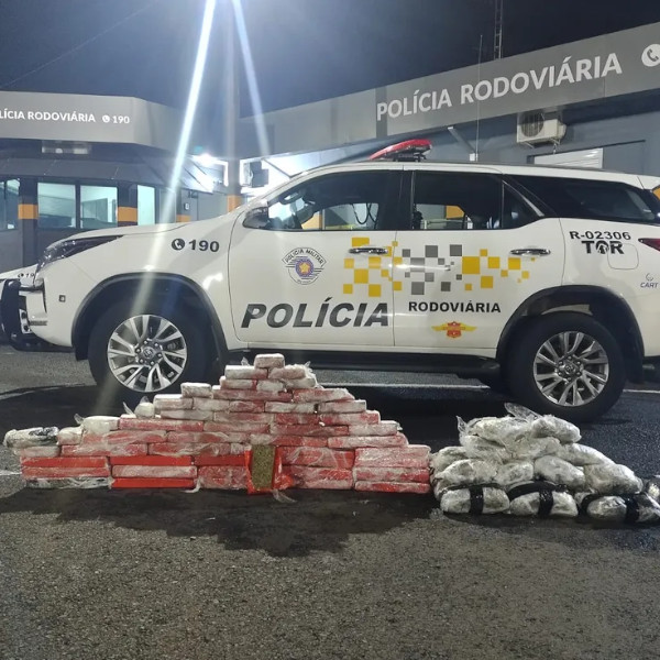 Homem é preso com mais de 40 quilos de maconha e skunk escondidos em carro