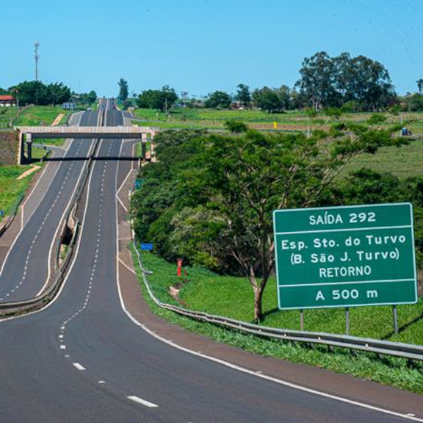Manutenção na pista traz mudanças no tráfego em rodovia da região
