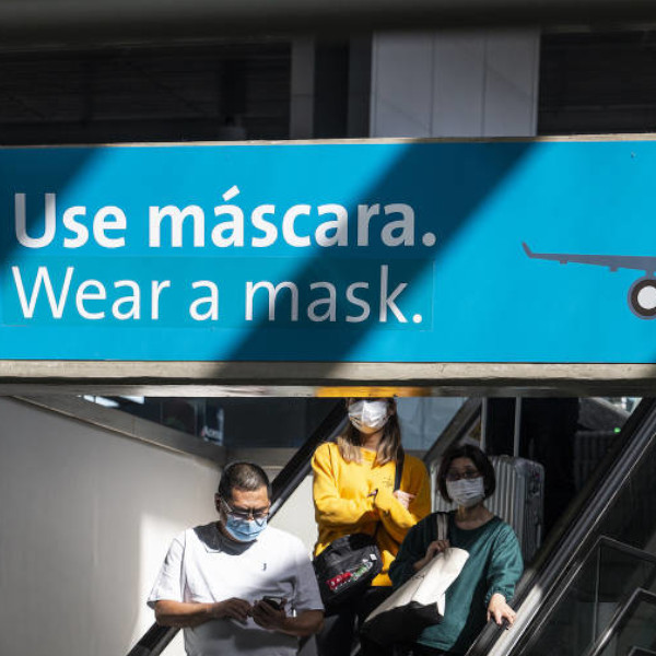 Anvisa determina volta do uso de máscaras em aeroportos e aviões