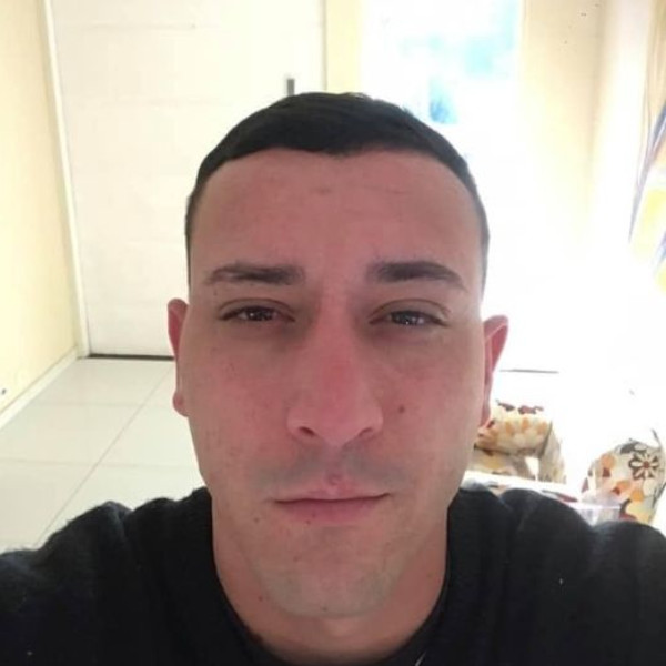 Corpo achado em penhasco tinha marcas; polícia investiga o caso