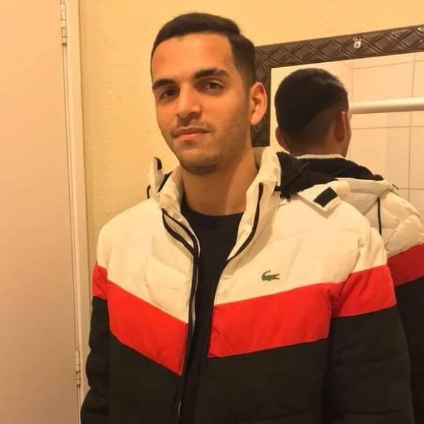 Jovem morre após bater motocicleta em caminhonete e muro em avenida de Assis