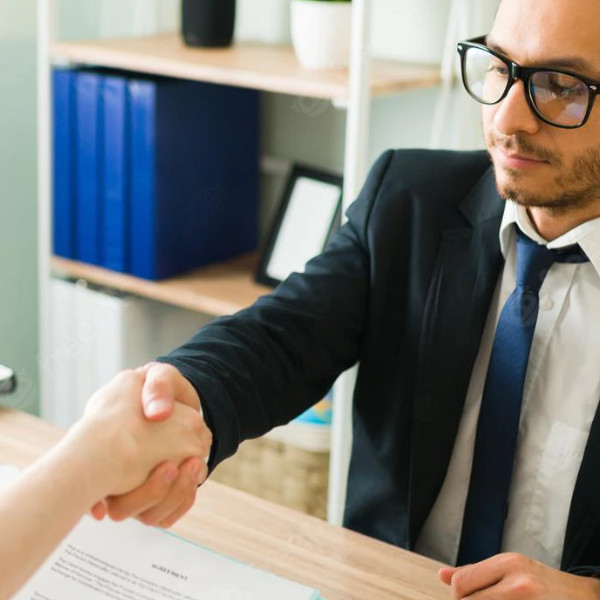 ACE tem 6 vagas dinponíveis: 5 para estágio e 1 para emprego