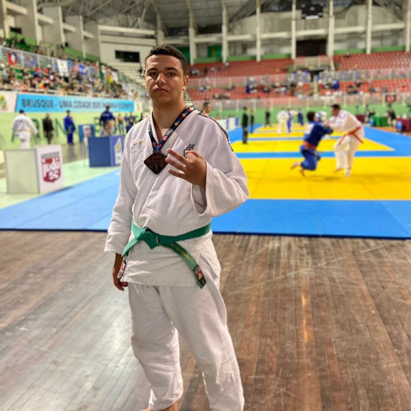 Paraguaçuense Murilo Pincerati conquista medalha de bronze no Meeting Interestadual de Judô