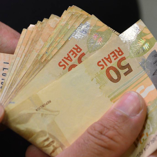 Salário mínimo sobe para R$ 1.302 em 1º de janeiro