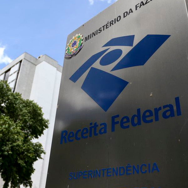 Receita alerta contribuintes sobre falsas mensagens na internet