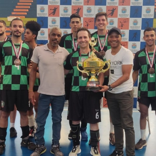 Paraguaçu Paulista realizou Torneio Regional de Vôlei e prestou homenagem ao professor Evanir