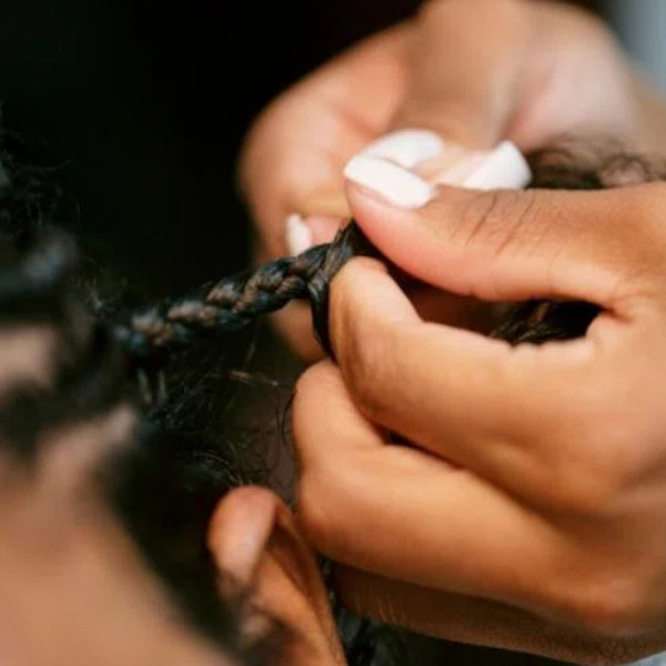 Anvisa alerta sobre uso de produtos para trançar cabelos