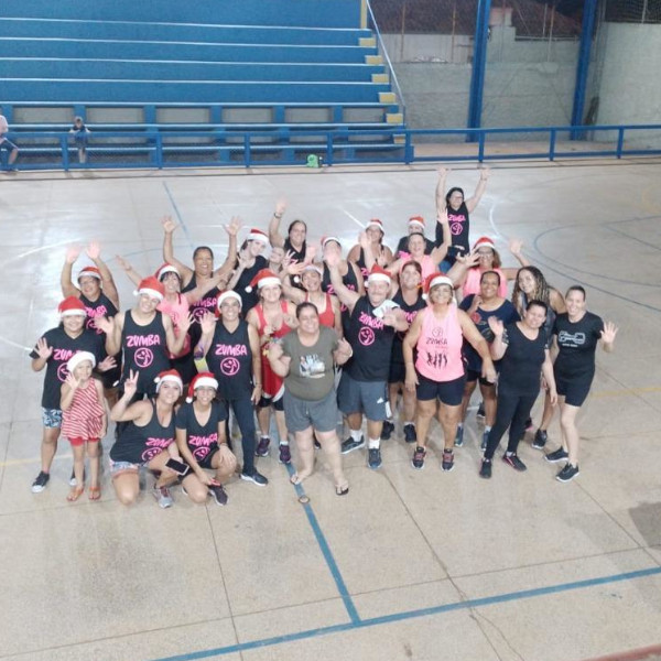 Projeto Zumba Fitness de Paraguaçu encerra o ano com festa, alegria e muita dança 