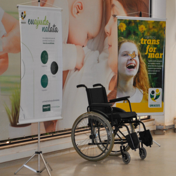 Projeto EuAjudoNaLata da Unimed Assis, realiza doação de cadeira de rodas