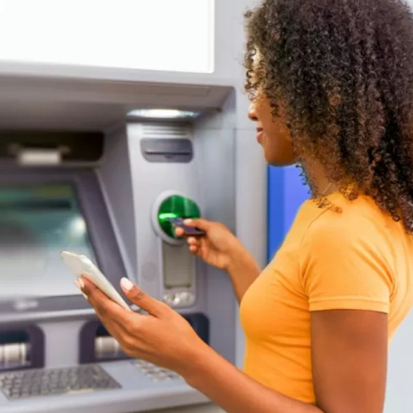 Festas de final de ano alteram funcionamento de bancos; veja como fica