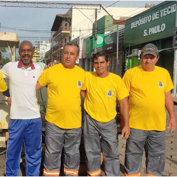 Equipe de Trânsito paraguaçuense recebe uniformes