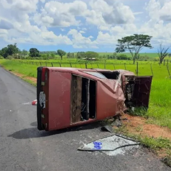 Capotamento deixa um morto em estrada vicinal de Iacri