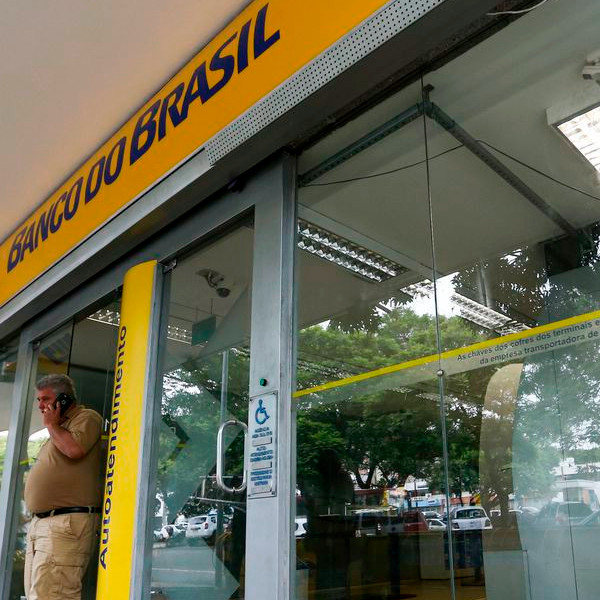 Agências bancárias voltam a ter expediente normal