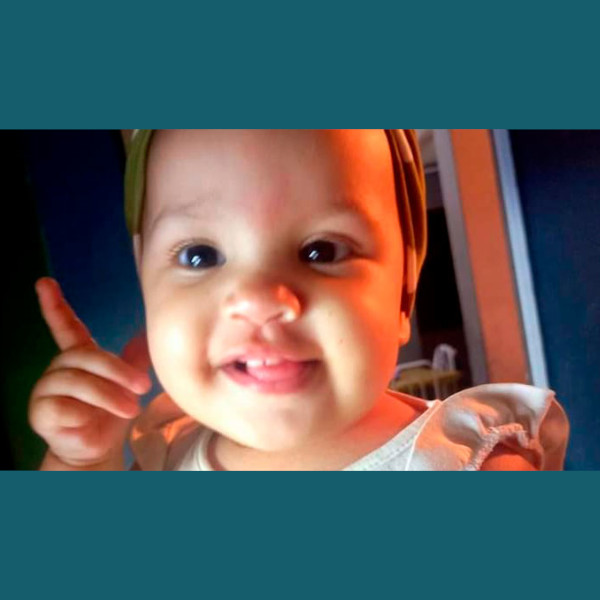 Bebê morre afogada na piscina de casa